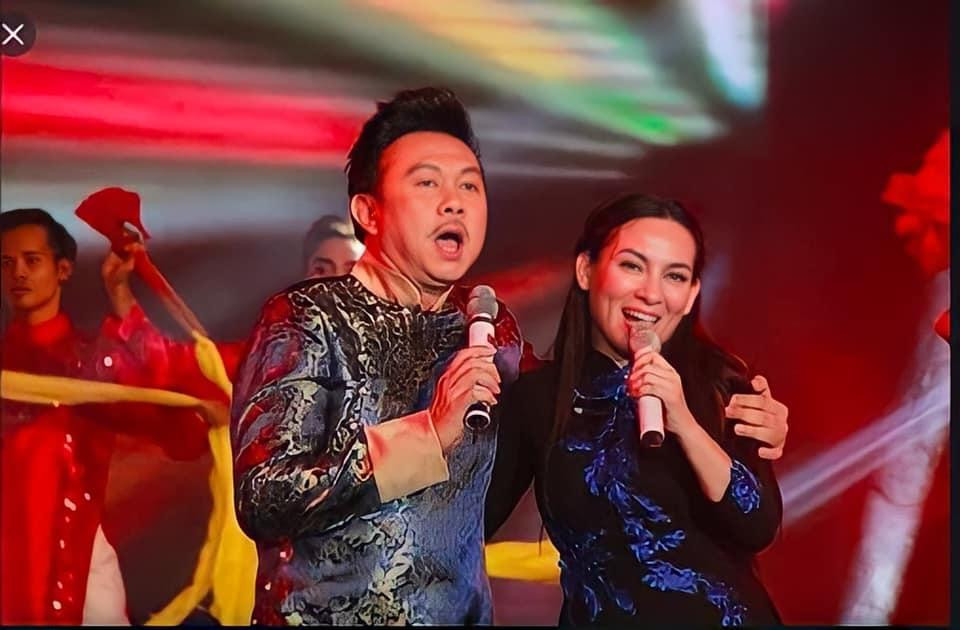 Tháng 12/2020, nghệ sĩ Chí Tài mất khi Phi Nhung đang biểu diễn tại 1 sự kiện, cô nghẹn ngào bật khóc, thông báo với bà con thông tin Chí Tài đã ra đi và thể hiện ca khúc "Đêm Gành Hào Nghe Điệu Hoài Lang" như 1 lời tiễn biệt đàn anh thân thiết. Tháng 12/2020, nghệ sĩ Chí Tài mất khi Phi Nhung đang biểu diễn tại 1 sự kiện, cô nghẹn ngào bật khóc, thông báo với bà con thông tin Chí Tài đã ra đi và thể hiện ca khúc "Đêm Gành Hào Nghe Điệu Hoài Lang" như 1 lời tiễn biệt đàn anh thân thiết.