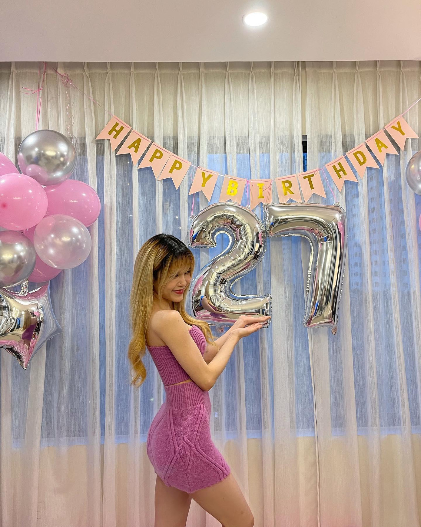 Mới đây, Thiều Bảo Trâm vừa chia sẻ loạt khoảnh khắc mừng sinh nhật tuổi 27 lên mạng xã hội. Mới đây, Thiều Bảo Trâm vừa chia sẻ loạt khoảnh khắc mừng sinh nhật tuổi 27 lên mạng xã hội.