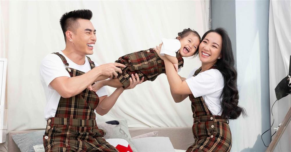 Gia đình nhỏ hạnh phúc của Lê Dương Bảo Lâm. Gia đình nhỏ hạnh phúc của Lê Dương Bảo Lâm.