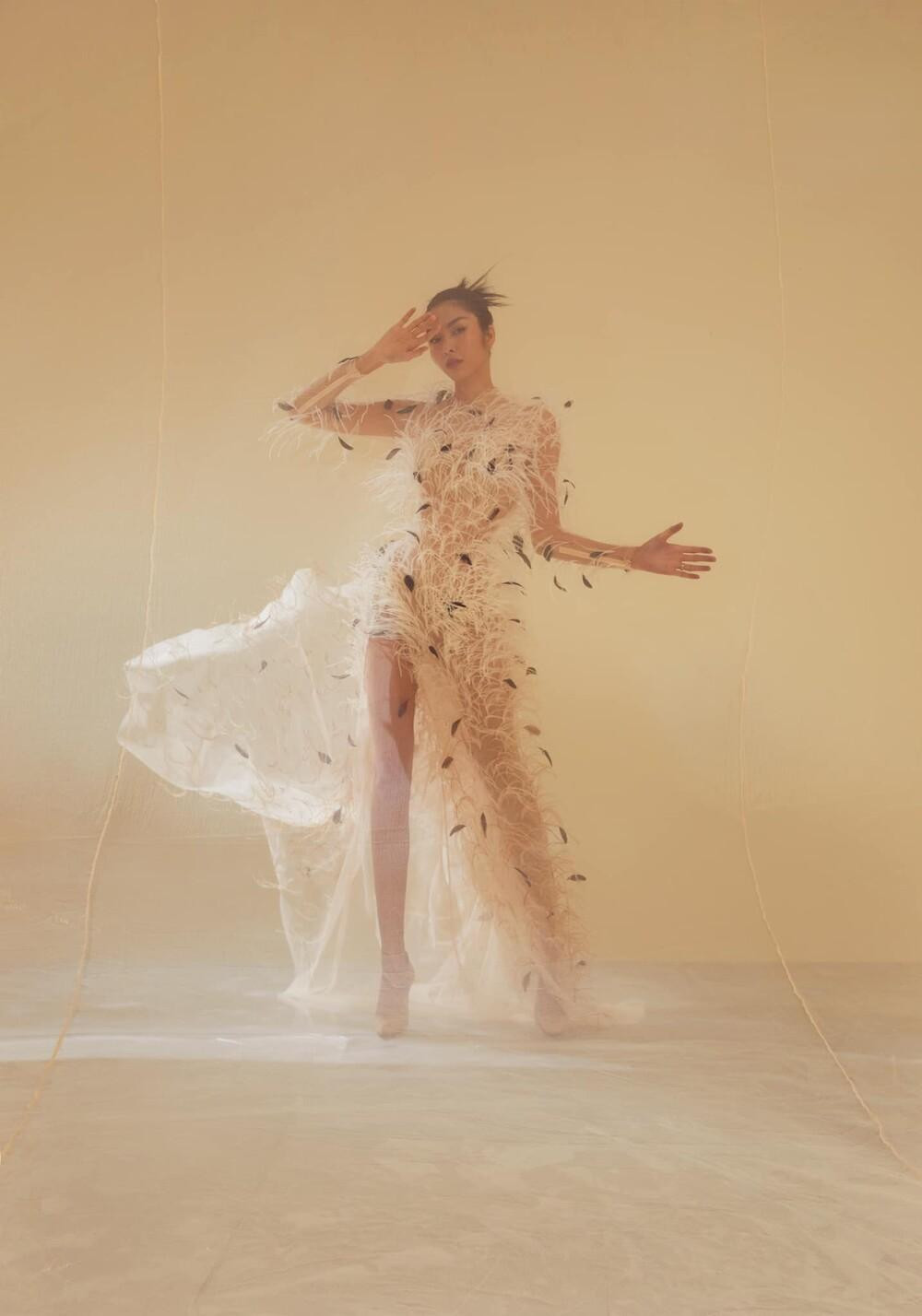 Không chỉ sở hữu nhan sắc xinh đẹp, Tăng Thành Hà còn sở hữu body nuột nà, gợi cảm. Có thể nói dù đã trải qua 2 lần sinh nở, “ngọc nữ” màn ảnh Việt vẫn tỏa sáng hút hồn.