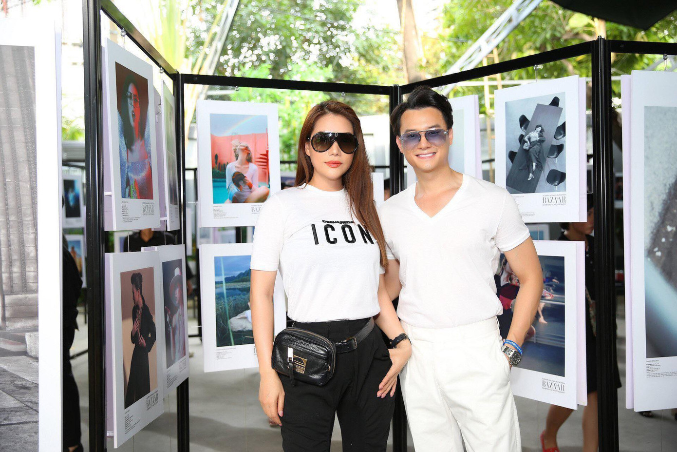 Mới nhất, cặp đôi mặc áo trắng ton-sur-ton đến tham dự một buổi triển lãm tại TP. Hồ Chí Minh.