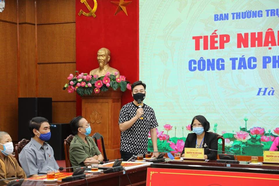 MC Thành Trung phát biểu tại buổi trao số tiền ủng hộ quyên góp được.