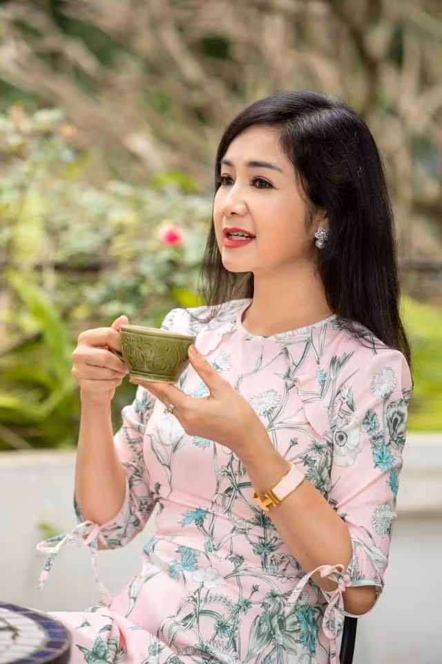 NSND Thu Hà gây bất ngờ vào vai sắc sảo, lạnh lùng.