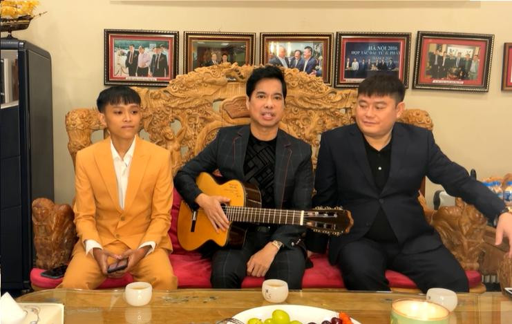 Hồ Văn Cường xuất hiện bên cạnh Ngọc Sơn và doanh nhân Đức Thụy. Hồ Văn Cường xuất hiện bên cạnh Ngọc Sơn và doanh nhân Đức Thụy.