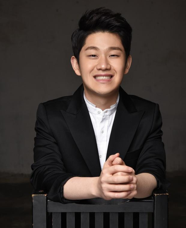 Choi Sung Bong bị các chương trình giải trí "quay lưng" sau lùm xùm giả mắc bệnh ung thư. Choi Sung Bong bị các chương trình giải trí "quay lưng" sau lùm xùm giả mắc bệnh ung thư.