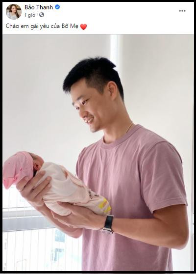 Bảo Thanh khoe ảnh chồng và con gái mới chào đời. Bảo Thanh khoe ảnh chồng và con gái mới chào đời.