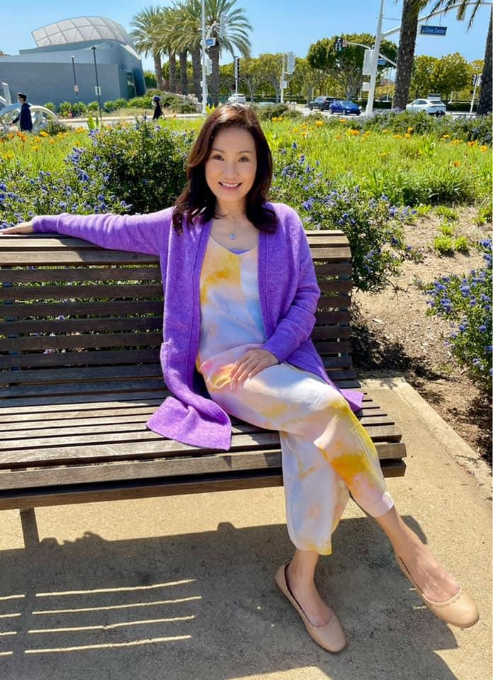 Hiện tại, Hồng Đào đang sống tại Mỹ cùng con gái, nữ diễn viên khiến nhiều người bất ngờ bởi nhan sắc trẻ trung tuổi 59. Hiện tại, Hồng Đào đang sống tại Mỹ cùng con gái, nữ diễn viên khiến nhiều người bất ngờ bởi nhan sắc trẻ trung tuổi 59.