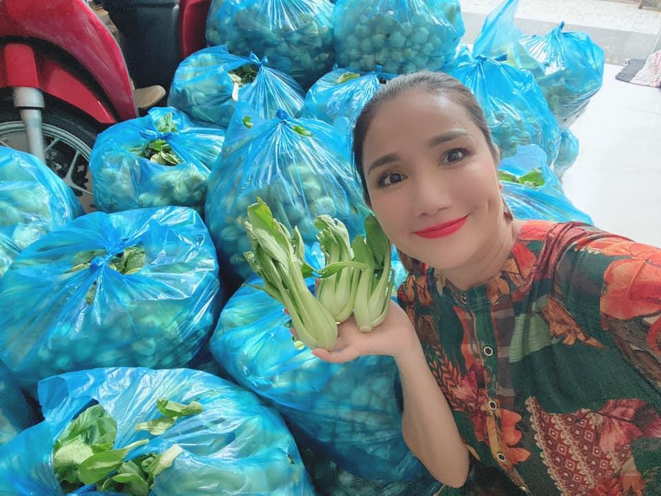 Nữ MC khẳng định cô làm từ thiện không phải đánh bóng tên tuổi và mong mọi người dừng việc bịa đặt những thông tin không hay về mình. Nữ MC khẳng định cô làm từ thiện không phải đánh bóng tên tuổi và mong mọi người dừng việc bịa đặt những thông tin không hay về mình.