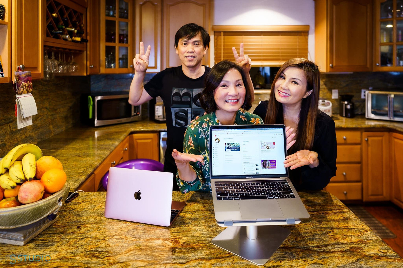 Sau nhiều biến cố, nữ nghệ sĩ quyết định mở kênh Youtube riêng của mình và cảm ơn khán giả đã theo dõi. Sau nhiều biến cố, nữ nghệ sĩ quyết định mở kênh Youtube riêng của mình và cảm ơn khán giả đã theo dõi.