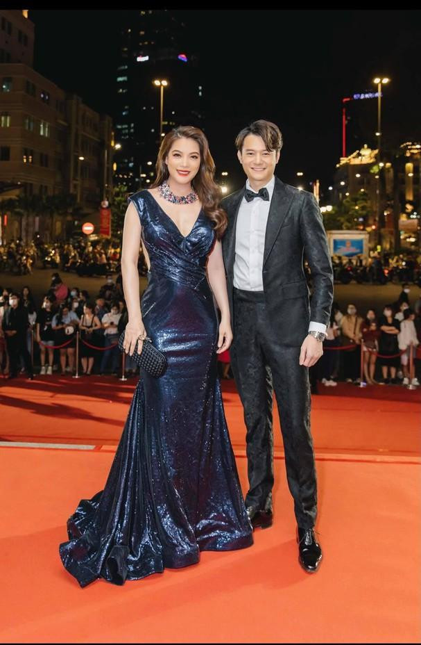 Từ giữa năm 2019, Trương Ngọc Ánh và Anh Dũng vướng tin đồn hẹn hò, tuy cả hai đã lên tiếng đính chính nhưng những cử chỉ thân mật và tần suất xuất hiện cạnh nhau ngày càng nhiều khiến người hâm mộ không ngừng "đẩy thuyền".