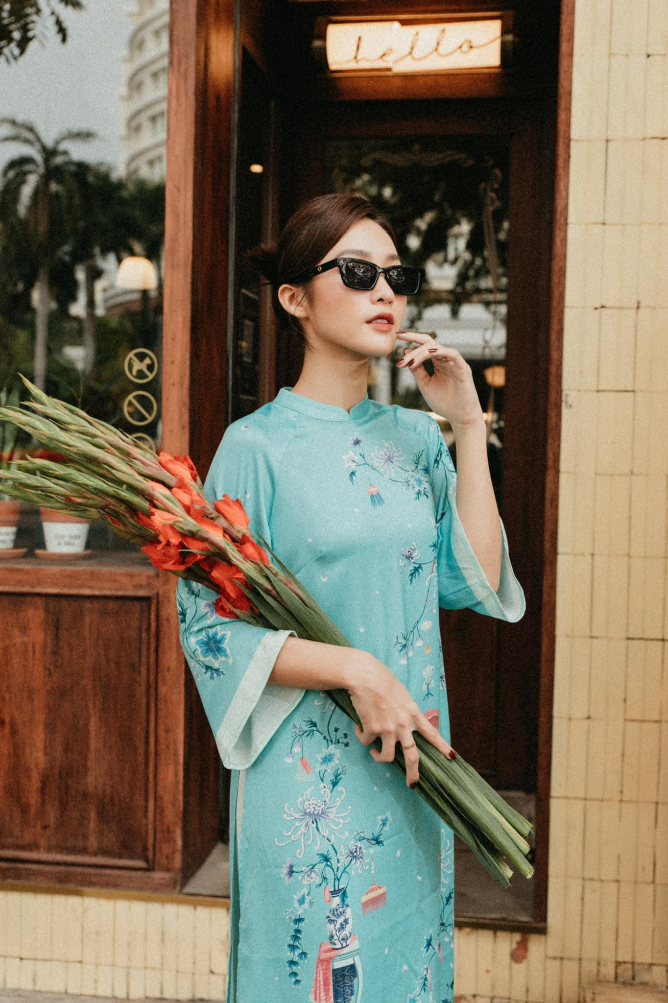 Bên cạnh nội dung phim mới lạ, trong “11 tháng 5 ngày”, khán giả đặc biệt chú ý đến thời trang của Tuệ Nhi với phong cách sang chảnh đúng chuẩn tiểu thư con nhà giàu. Được biết trang phục của nhân vật Tuệ Nhi đều do Khả Ngân tự chuẩn bị.