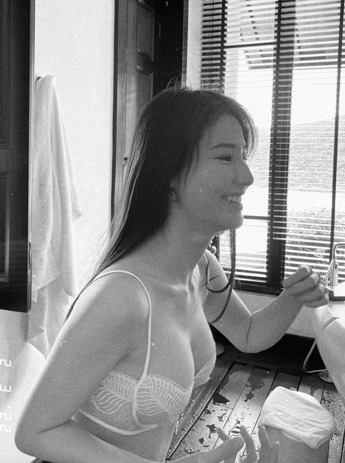 Gia nhập dàn mỹ nhân khoe dáng sau Tết, Diễm My 9x cũng cho thấy vóc dáng nuột nà đáng ngưỡng mộ của mình bằng loạt ảnh diện bikini quyến rũ.