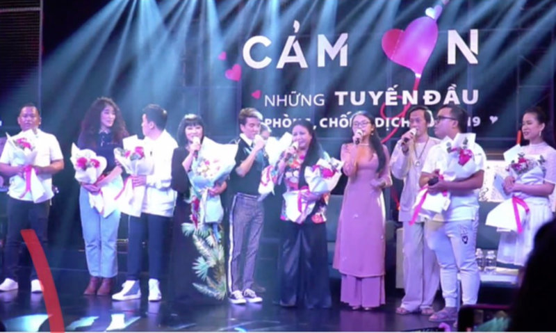 Đàm Vĩnh Hưng và Hoài Linh cùng tham gia một sự kiện gây quỹ ủng hộ cho các y bác sĩ, tình nguyện viên, công an, bộ đội nơi tuyến đầu chống dịch. Đàm Vĩnh Hưng và Hoài Linh cùng tham gia một sự kiện gây quỹ ủng hộ cho các y bác sĩ, tình nguyện viên, công an, bộ đội nơi tuyến đầu chống dịch.