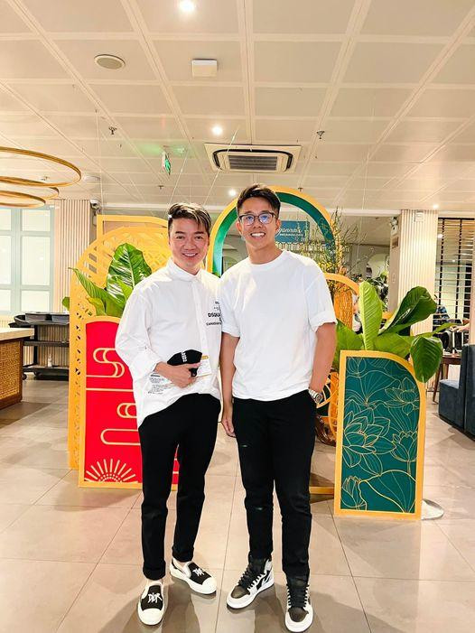 Đàm Vĩnh Hưng chia sẻ hình ảnh chụp cùng bạn trai Hoa hậu Hương Giang - Matt Liu cùng lời chia sẻ hài hước: "Khi 2 ông xã Đàm Vĩnh Hưng và Matt Liu gặp nhau mùng 1 Tết nè bà xã Hương Giang".