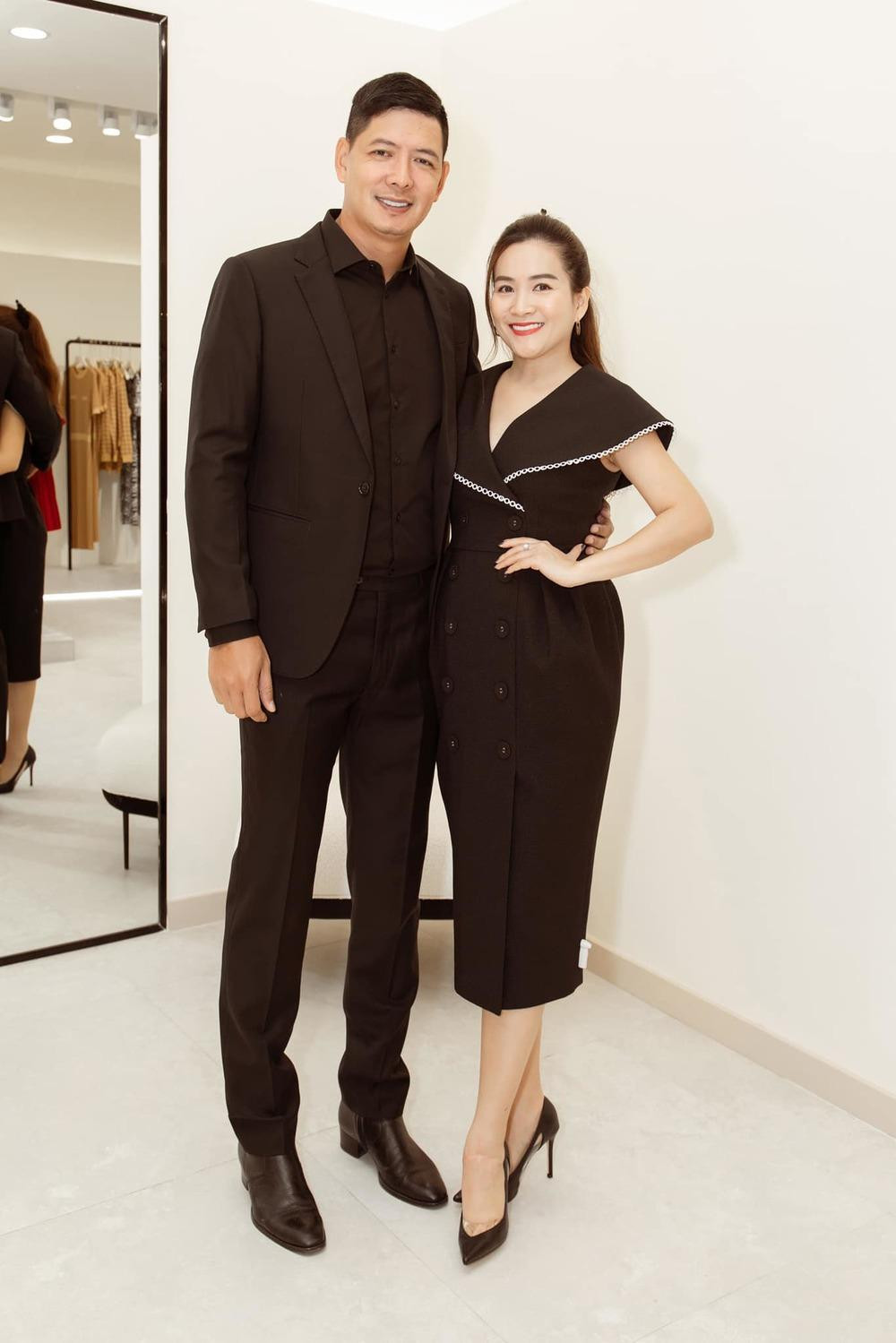 Bình Minh kết hôn cùng doanh nhân Anh Thơ vào năm 2008. Dù không hoạt động showbiz nhưng cô lại quen mặt với công chúng khi có nhiều bạn bè là sao như: Thanh Hằng, Trương Ngọc Ánh, Hà Kiều Anh... Anh Thơ cũng thường sánh đôi chồng trong các sự kiện giải trí.