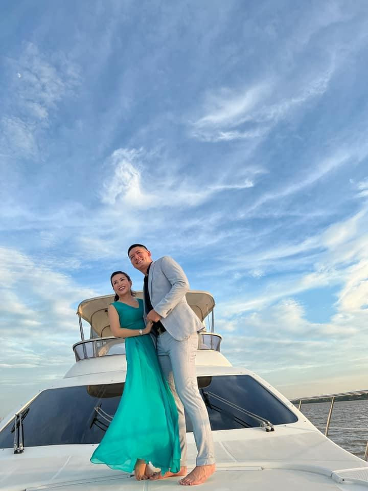 Dù đã bên nhau hơn 13 năm nhưng tình cảm của vợ chồng nam MC vẫn luôn hạnh phúc và ngọt ngào khiến nhiều người ngưỡng mộ.