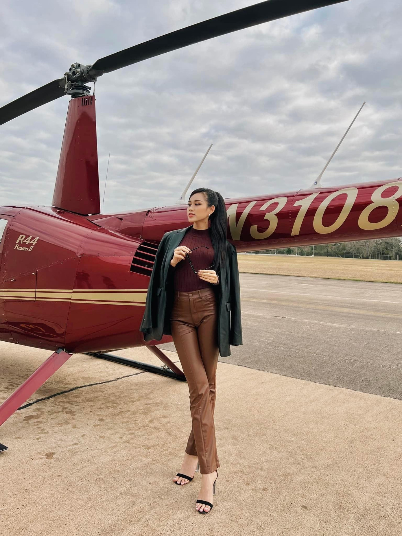 Từ sau khi đăng quang ngôi vị Hoa hậu, Đỗ Thị Hà nhận được không ít lời khen lên hương hơn nhờ vào lối trang điểm nhẹ nhàng và phong cách thời trang vô cùng thời thượng.