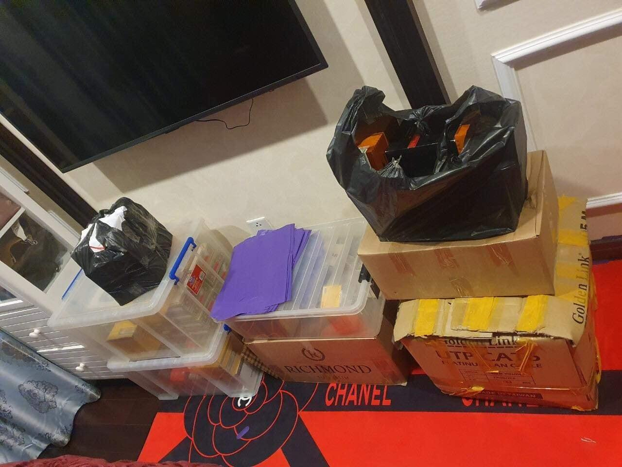 Cảnh sát thu giữ 9.500 điếu xì gà.