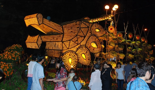 Đường hoa Nguyễn Huệ vào xuân. Ảnh: Trọng Thịnh