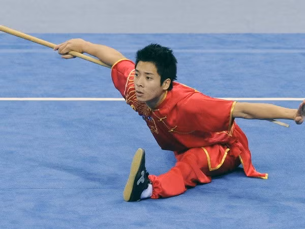Bốn năm sau tại SEA Games 27, Mạnh Quyền lại bị... gãy côn. Ảnh: Dân Việt