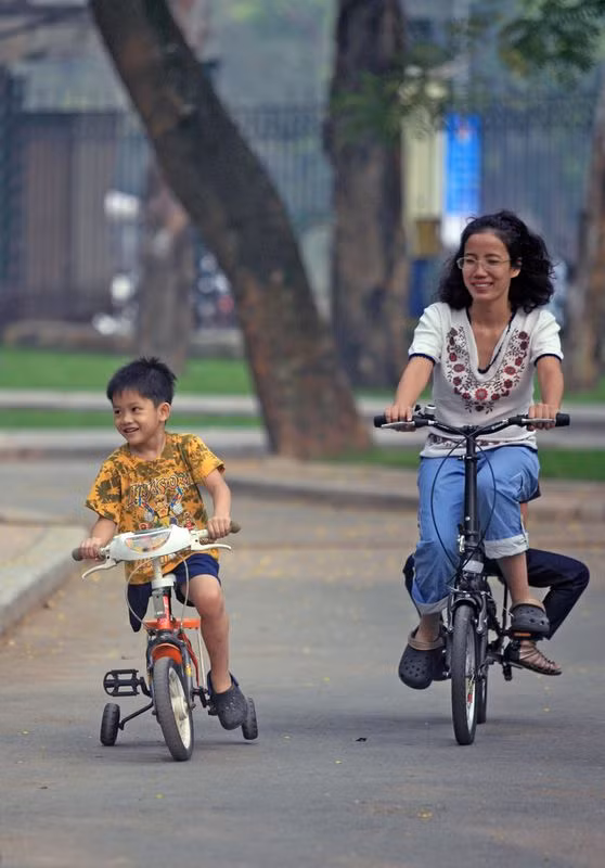 Thiện Nhân hạnh phúc trong vòng tay yêu thương của mẹ Mai Anh và gia đình. Thiện Nhân hạnh phúc trong vòng tay yêu thương của mẹ Mai Anh và gia đình