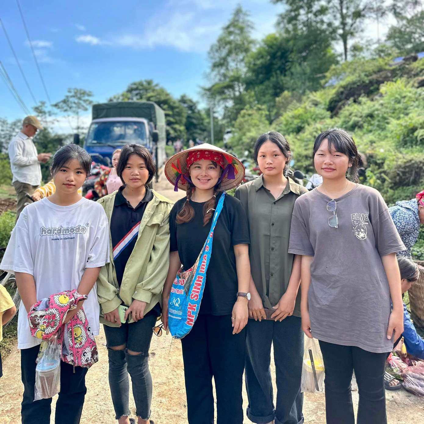 Yến dành nhiều sự quan tâm cho các em gái người DTTS, giúp các em có điều kiện học lên cao.