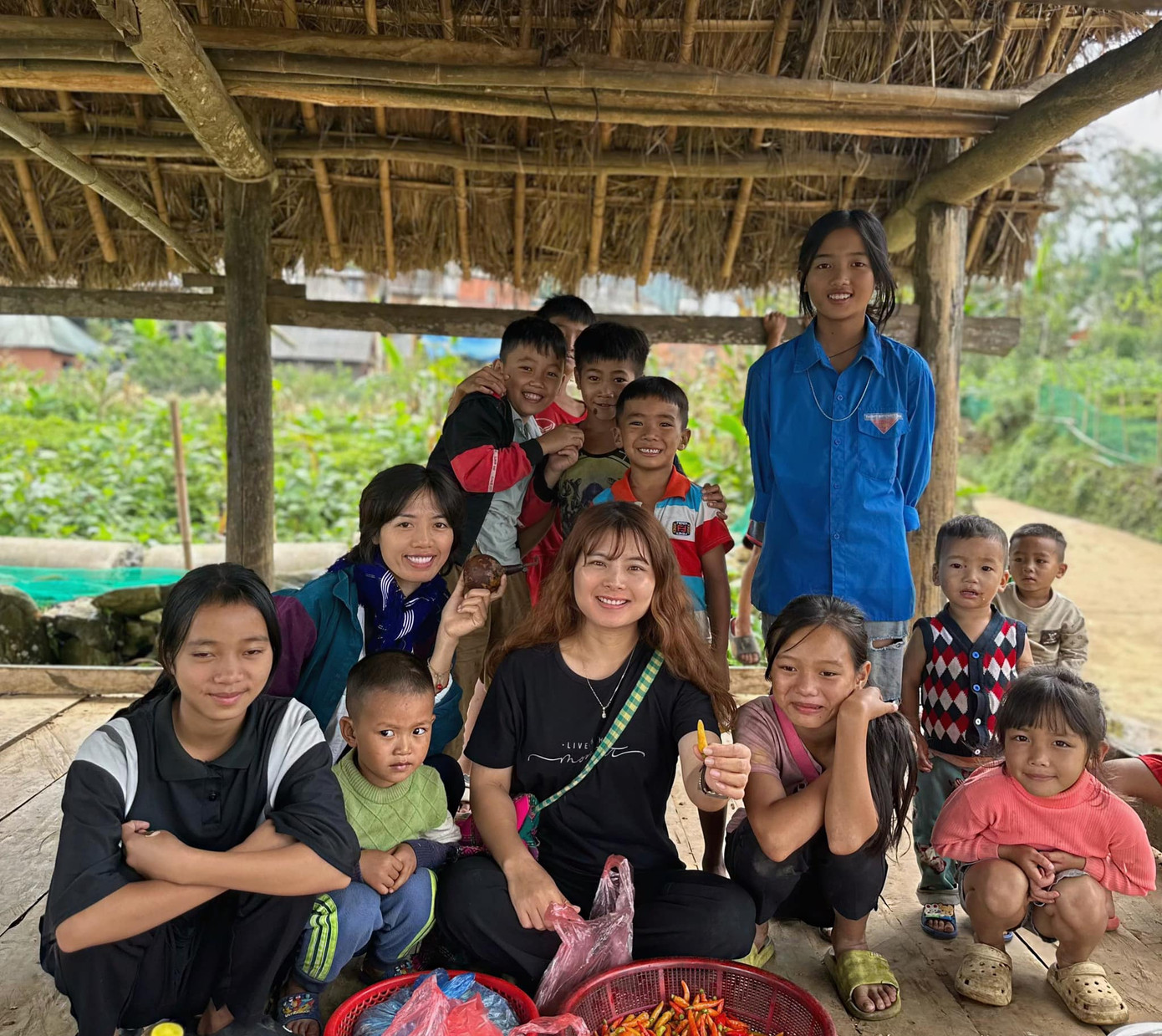 Cô thường livestreams bán hàng, quảng bá văn hóa bản địa.