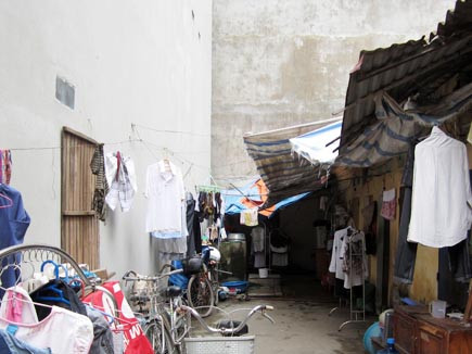 Nhà trọ sinh viên dễ bị trộm hỏi thăm. Nhà trọ sinh viên dễ bị trộm hỏi thăm