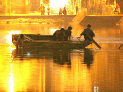 Tìm kiếm nạn nhân ở hồ Ba Mẫu. Tìm kiếm nạn nhân ở hồ Ba Mẫu