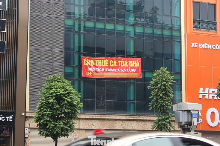 Chị H (29 tuổi, Lào Cai) đang đang bù đầu vì khoản tiền vay để thuê nhà. Chị H (29 tuổi, Lào Cai) đang đang bù đầu vì khoản tiền vay để thuê nhà.