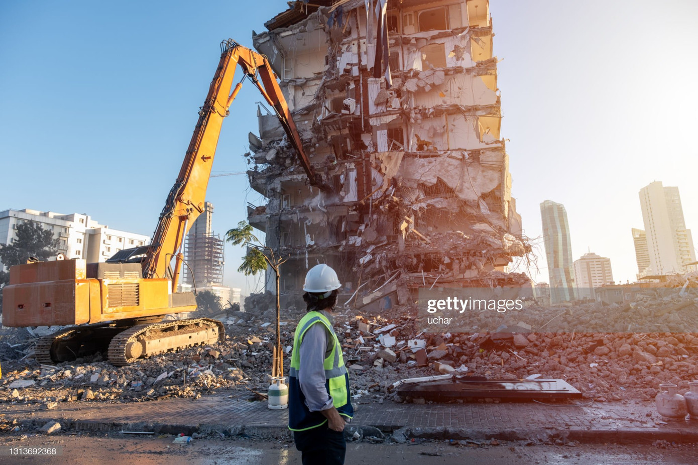 Những tòa cao ốc từng là niềm kiêu hãnh một thời của thành phố Hatay phồn hoa nay chỉ còn là dĩ vãng trong khói bụi và đổ nát.