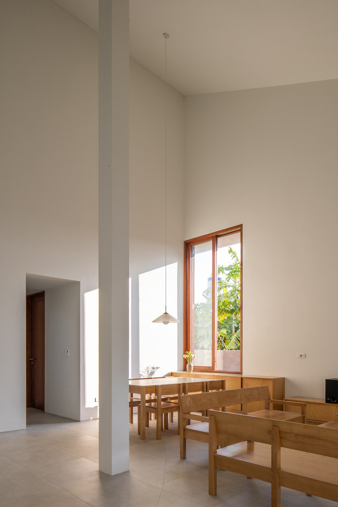 Nhờ lối thiết kế mộc mạc, giản dị nhưng không kém phần độc đáo mà hình ảnh của ngôi nhà sau khi đăng tải được rất nhiều tạp chí kiến trúc của nước ngoài chia sẻ và hết lời khen ngợi.