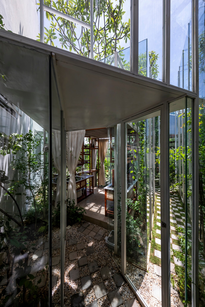 Bốn khối, với chiều cao khác nhau, được đặt ngẫu nhiên và xoay ở các góc khác nhau dựa trên sự tồn tại của một số yếu tố tại chỗ. Tất cả được nối với nhau bằng lối đi và có thể lên được bằng thang cố định. Bốn khối, với chiều cao khác nhau, được đặt ngẫu nhiên và xoay ở các góc khác nhau dựa trên sự tồn tại của một số yếu tố tại chỗ. Tất cả được nối với nhau bằng lối đi và có thể lên được bằng thang cố định.