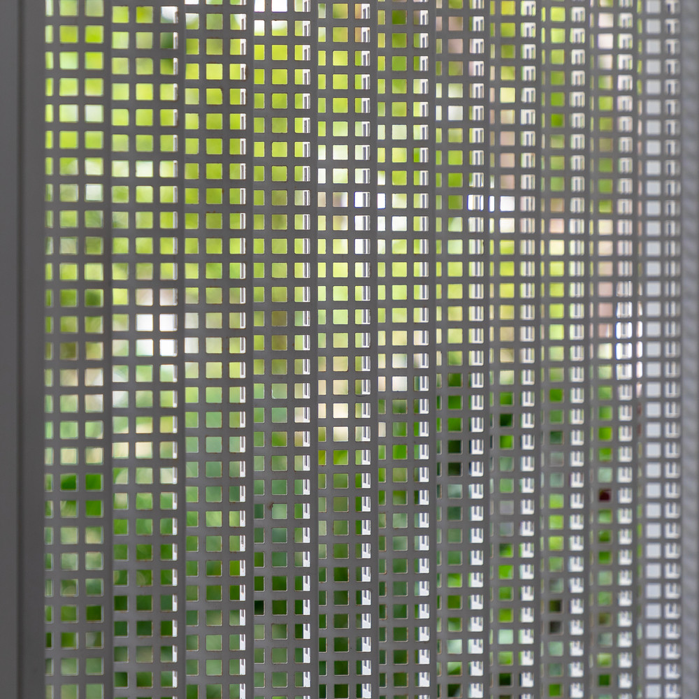 Nhờ đó, mọi người có thể chọn cho mình “khoảng trời riêng” mà vẫn có cơ hội ra hiệu và kết nối với nhau thông qua ánh nhìn, cử chỉ hoặc âm thanh.