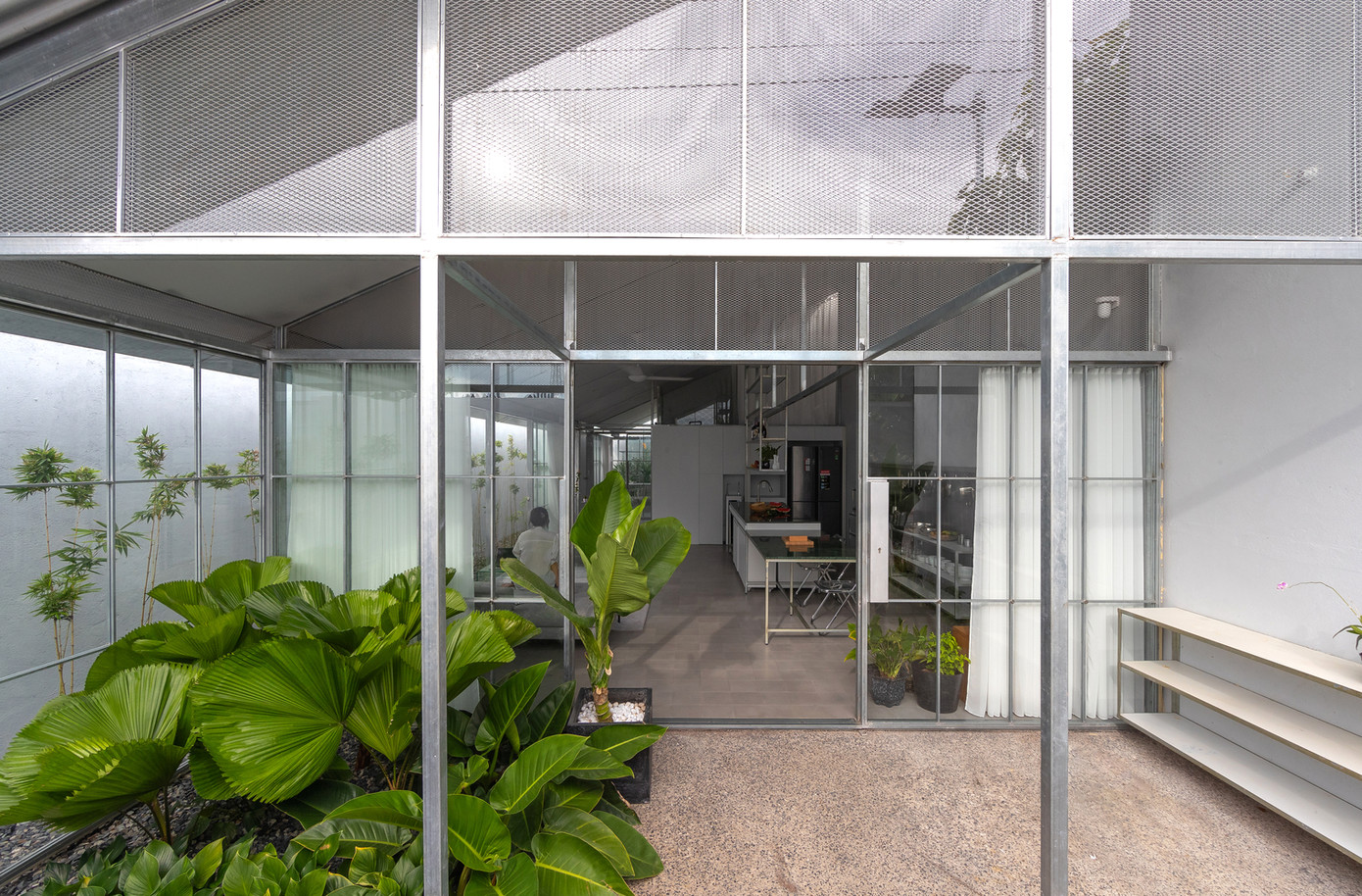 Đây là căn nhà phố tọa lạc tại thành phố Phan Thiết (Bình Thuận), dành cho một gia đình bốn người. Đây là căn nhà phố tọa lạc tại thành phố Phan Thiết (Bình Thuận), dành cho một gia đình bốn người.