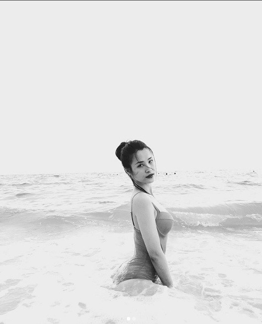 Đông Nhi bất ngờ khoe dáng sexy với bikini hút mắt ảnh 2