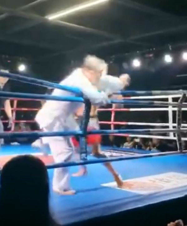 Truyền nhân Thái Cực Võ Đang bị võ sĩ MMA hạ gục sau... 2 giây ảnh 3