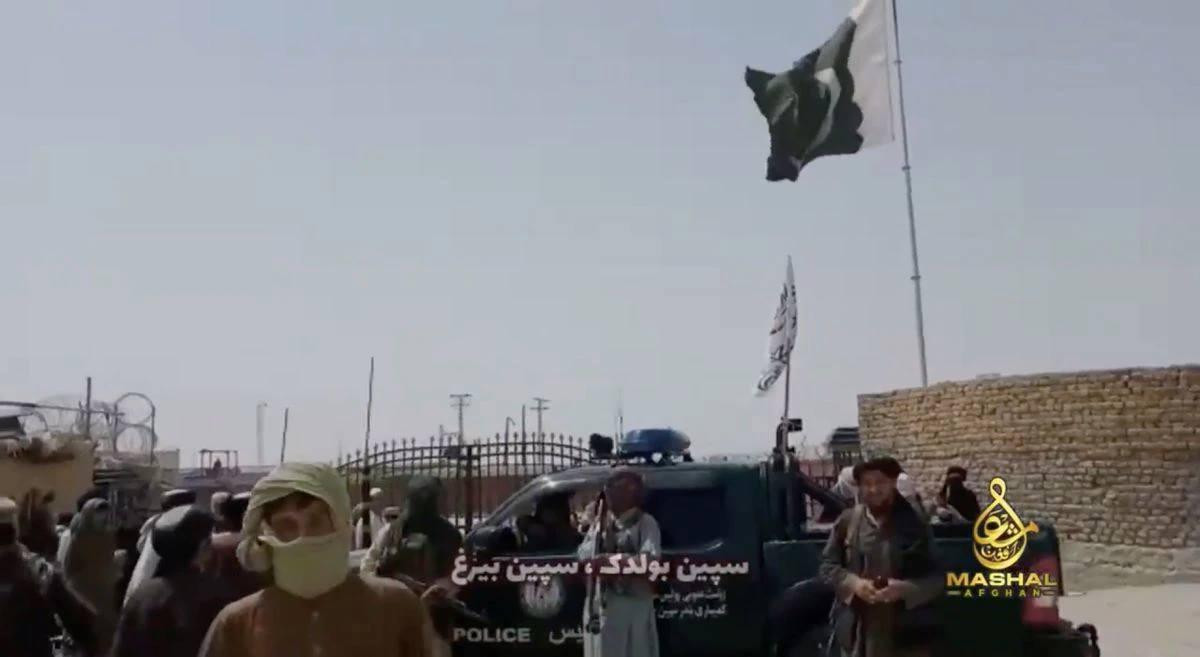 Taliban chiếm cửa khẩu với Pakistan. Ảnh: Reuters