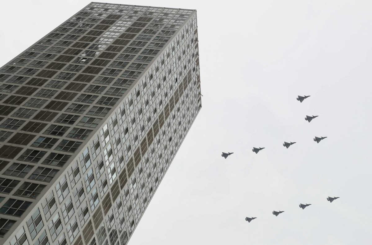 Tổng cộng, 71 máy bay chiến đấu đã bay qua bầu trời Bắc Kinh.