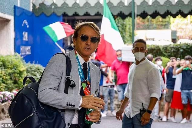 Sáng nay, đội tuyển Italia đã lên chuyên cơ về nước cùng chiếc cúp vô địch châu Âu đầu tiên kể từ năm 1968. Sáng nay, đội tuyển Italia đã lên chuyên cơ về nước cùng chiếc cúp vô địch châu Âu đầu tiên kể từ năm 1968.