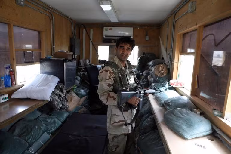 Lực lượng Afghanistan khi tiếp quản căn cứ Bagram. Ảnh: AP