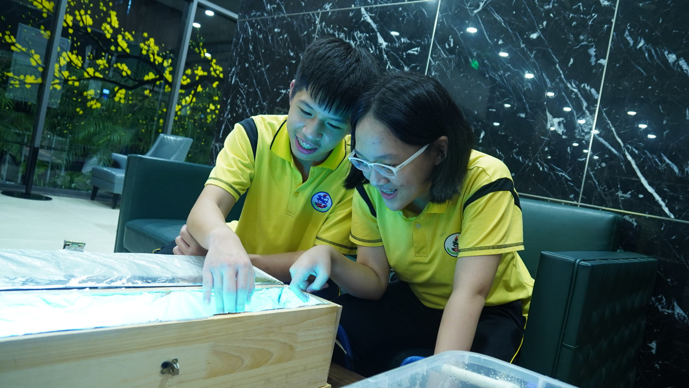 Học sinh lớp 8 tìm giải pháp cải thiện ô nhiễm nguồn nước bằng ứng dụng hạt Nano TIO2 ảnh 1