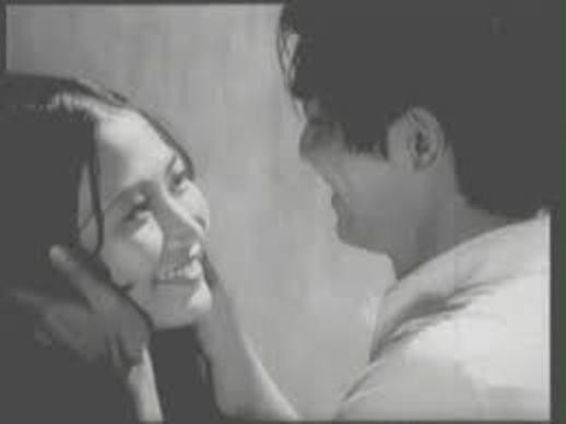 Cặp tài tử Như Quỳnh - Thế Anh trong phim Mối tình đầu. Cặp tài tử Như Quỳnh - Thế Anh trong phim Mối tình đầu.