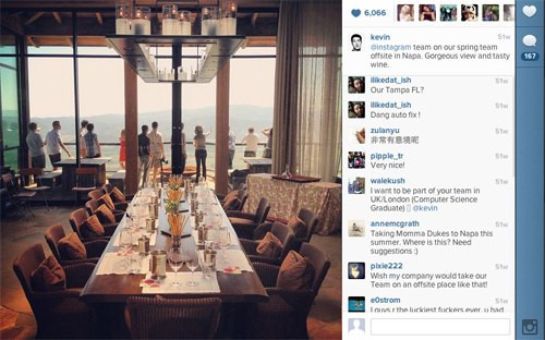 Một tháng sau khi được Facebook mua lại, Systrom đưa cả công tyđi du ngoạn và tiệc tùng ở Napa, California (Mỹ)