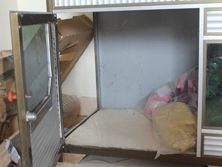 Ngăn tủ nhỏ nơi cháu gia đình tìm thấy cháu Linh 