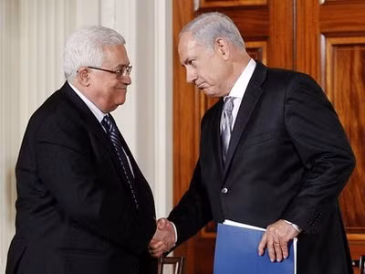 Tổng thống Palestine Abbas (trái) và Thủ tướng Israel Netanyahu trước khi bước vào đàm phán hòa bình trực tiếp	Ảnh: AP