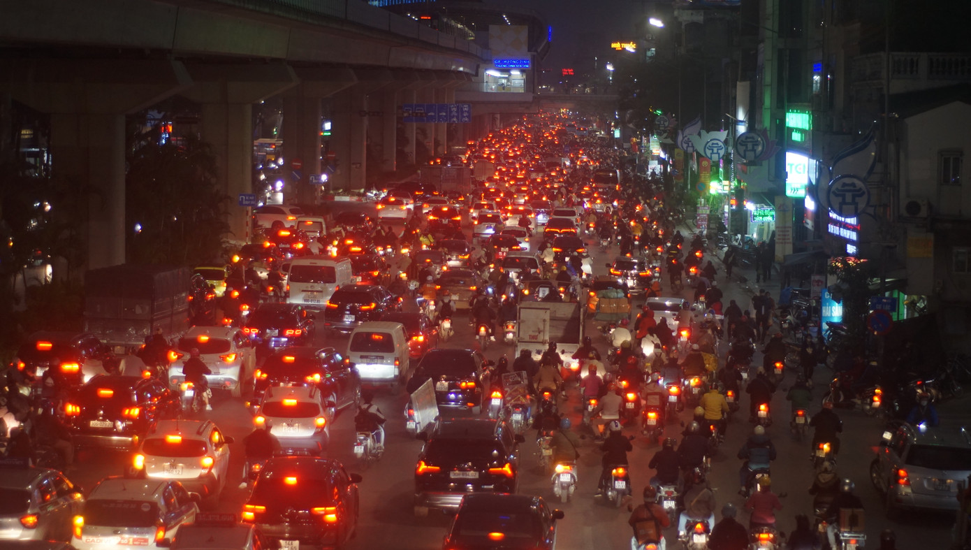 Đến khoảng 18h tại tuyến đường Nguyễn Trãi ùn dài theo hướng đi Hà Đông.