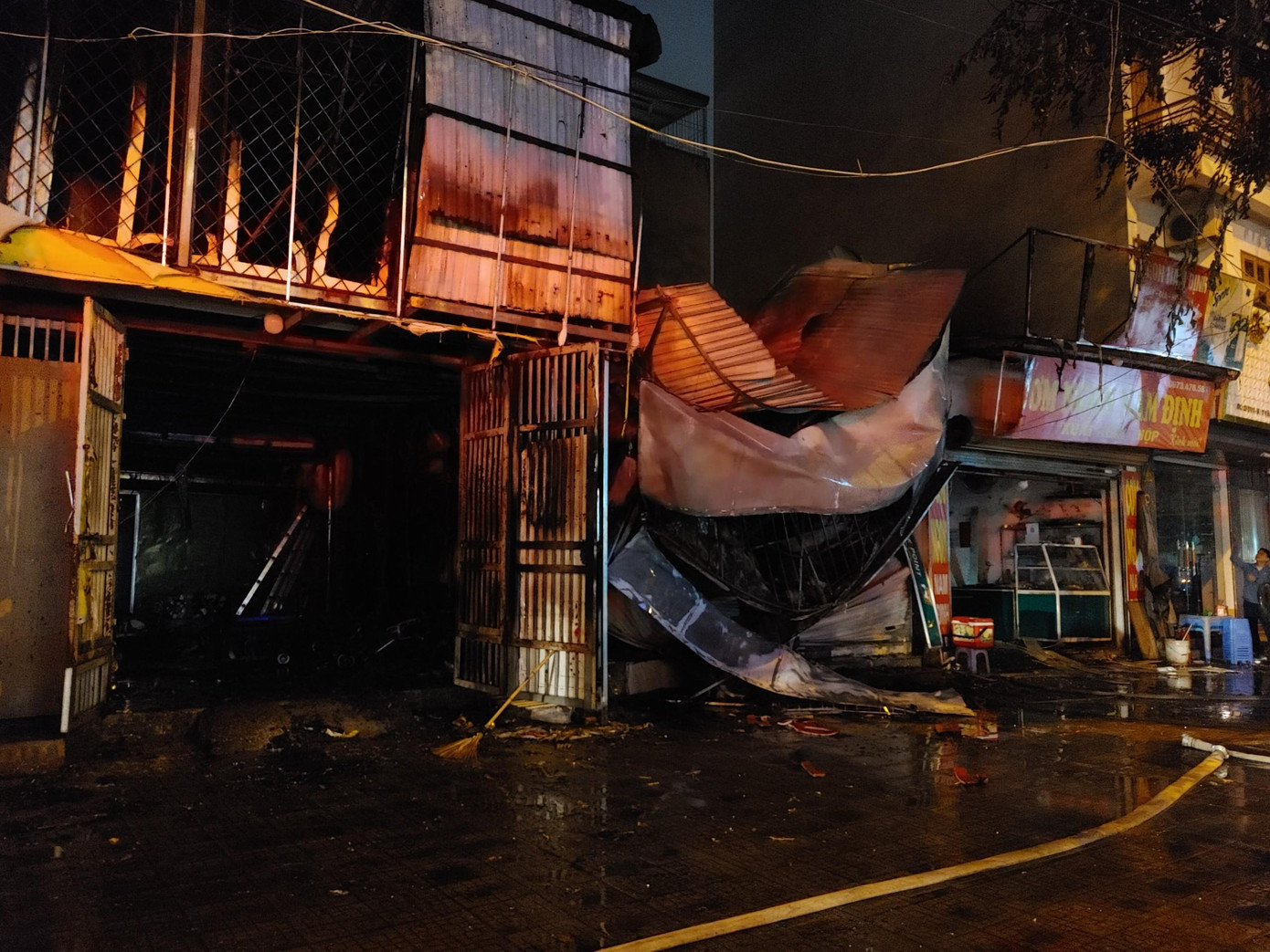 Hiện trường vụ cháy. Hiện trường vụ cháy.