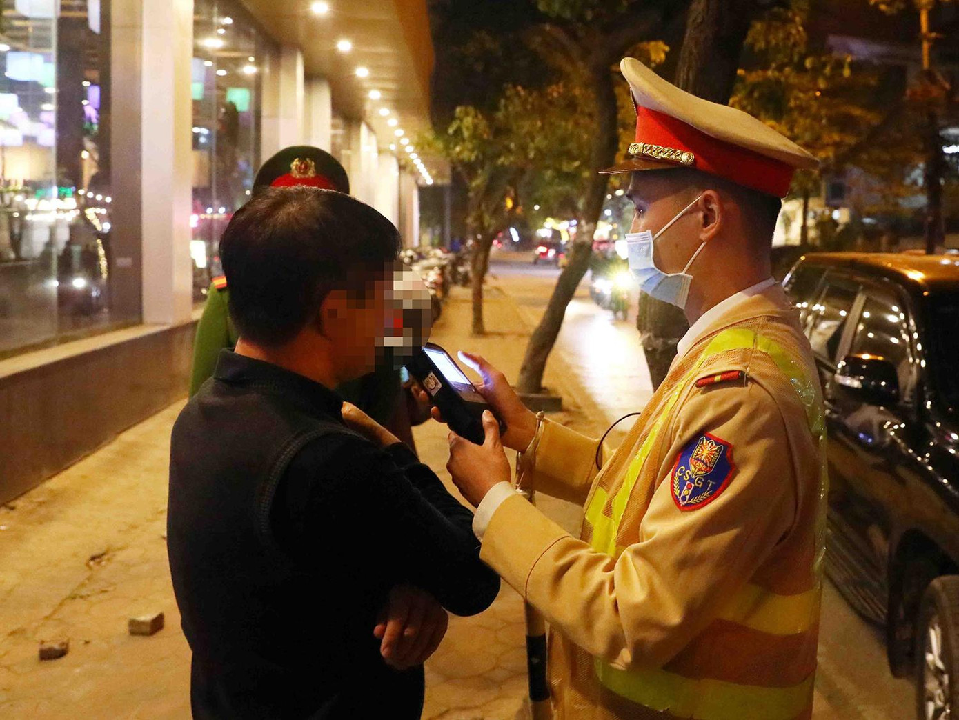 Trong tối 13/12, tổ công tác 141 phát hiện nhiều trường hợp vi phạm nồng độ cồn.