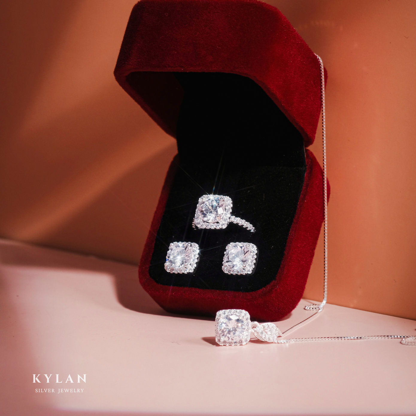 Kylan Silver - thương hiệu trang sức từ bạc nổi tiếng.